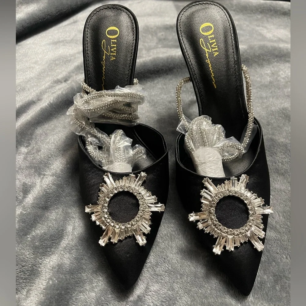 Beautiful shoes just but fit more of a size 8 than 8 1/2. Never wore the shoes. - Picture 3 of 5